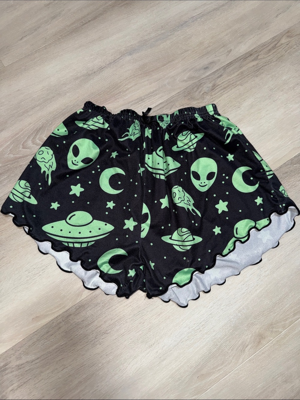 Black & Green Alien Print Lounge Shorts - Womens